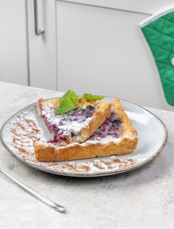 Летний пирог с брусникой и черной смородиной – пошаговый рецепт
