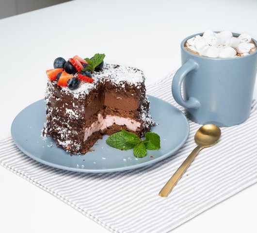 Шоколадно-вишневый муссовый торт – пошаговый рецепт
