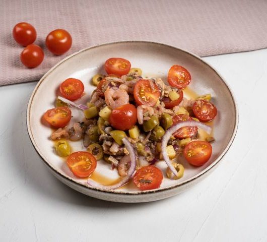 Салат с сардинами и креветками – пошаговый рецепт