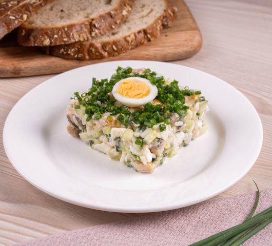 Салат из копченой трески с рисом – пошаговый рецепт