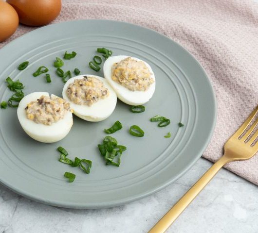 Фаршированные яйца сайрой и майонезом – пошаговый рецепт