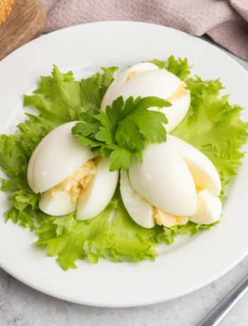 Фаршированные яйца «Тюльпаны» с плавленым сыром и чесноком – пошаговый рецепт