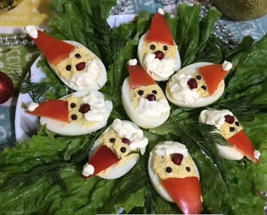 Фаршированные яйца в новогоднем стиле – пошаговый рецепт