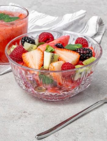 Салат с клубникой и фруктами – пошаговый рецепт