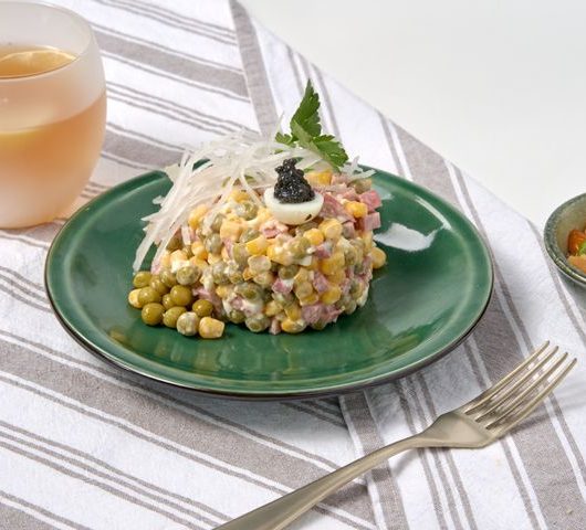 Салат из кукурузы и консервированного горошка – пошаговый рецепт