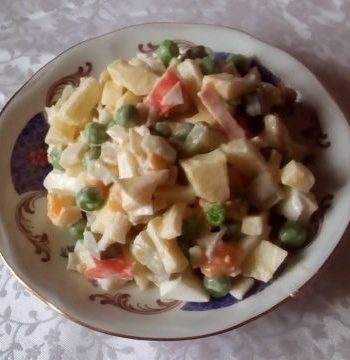 Салат из зеленого горошка с крабовым мясом – пошаговый рецепт