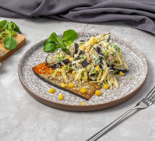 Салат с кукурузой и баклажанами – пошаговый рецепт