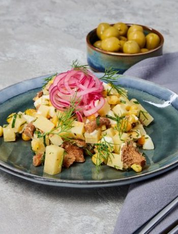 Салат с кукурузой и маринованными грибами