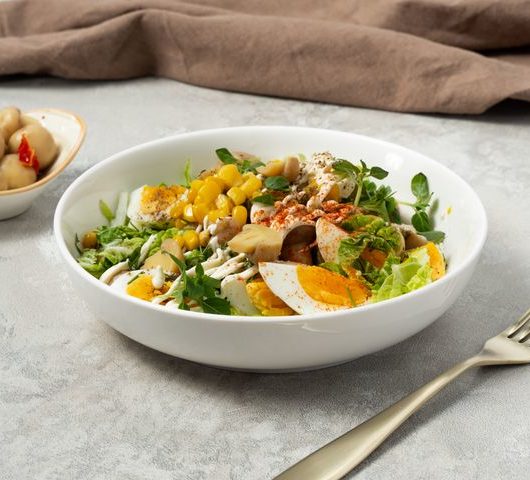 Салат с кукурузой и маринованными шампиньонами – пошаговый рецепт
