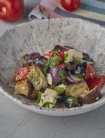 Салат по-гречески из печеных овощей – пошаговый рецепт