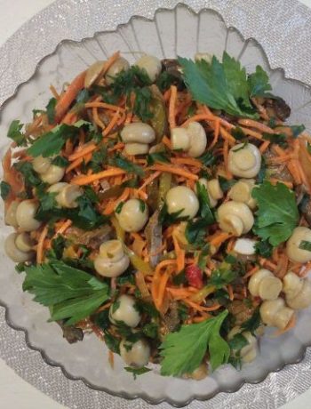 Легкий салат с морковью по-корейски и маринованными шампиньонами – пошаговый рецепт