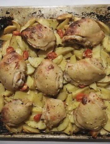 Куриные бедра в кефирно-чесночном соусе – пошаговый рецепт