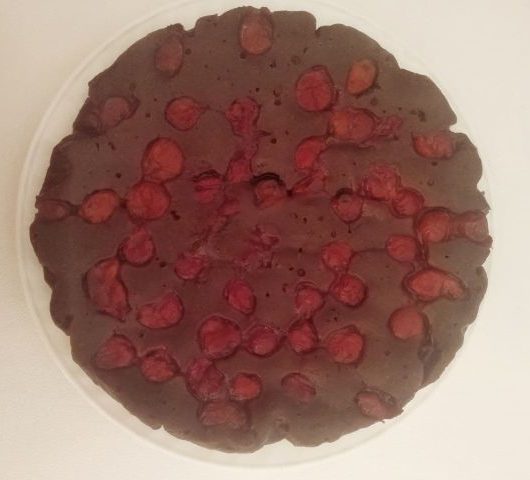 Шоколадно-вишневый пирог на кефире – пошаговый рецепт