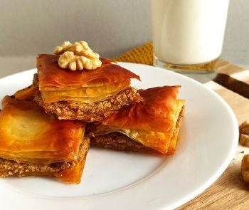 Лакомая и быстрая пахлава в сиропе с орехами из теста фило