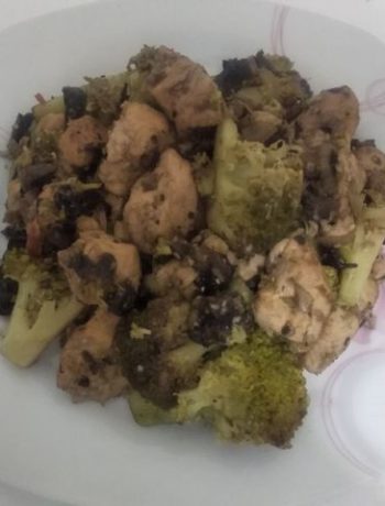 Теплый салат с кунжутом и брокколи – пошаговый рецепт