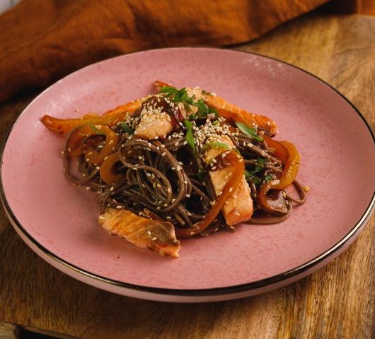 Соба с лососем и соусом терияки – пошаговый рецепт