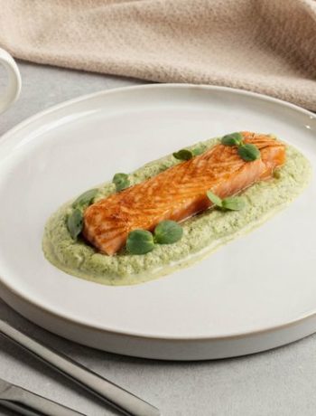 Карамелизированный горелкой лосось с зеленым пюре – пошаговый рецепт