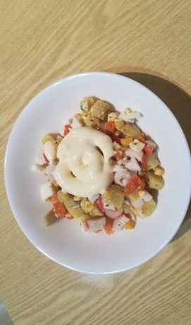Салат «Нежность» с крабовыми палочками и овощами – пошаговый рецепт