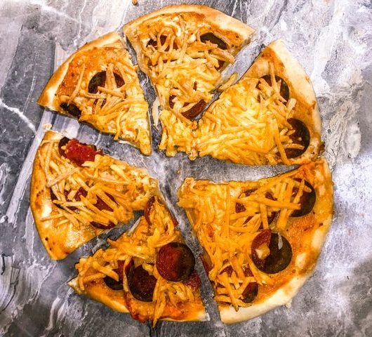 Пицца «Колбасно-сырная» – пошаговый рецепт