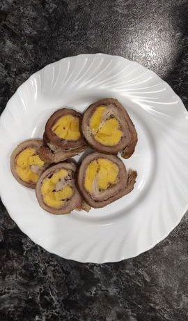 Запеченный свиной рулет с хурмой и орегано – пошаговый рецепт
