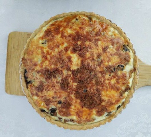 Аппетитный лоранский пирог с нежной курицей и грибами – пошаговый рецепт