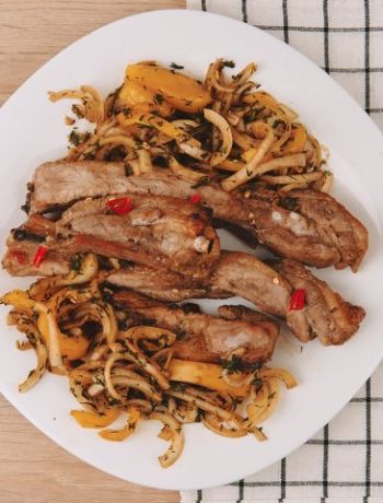 Свиные ребрышки с ароматными травами и болгарским перцем – пошаговый рецепт