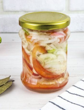 Салат с огурцами и перцем на зиму – пошаговый рецепт