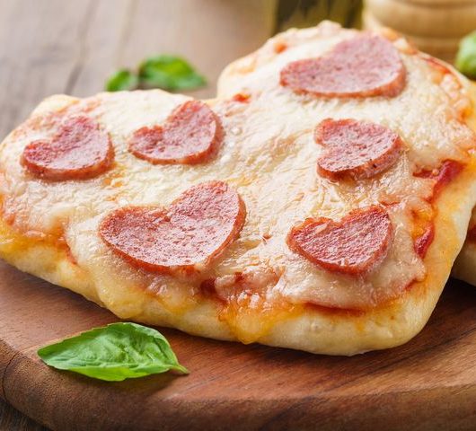 Мини-пиццы в форме сердечка – пошаговый рецепт