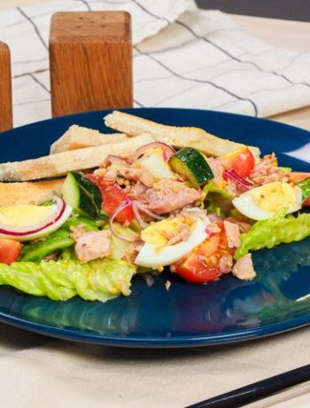 Полезный салат с тунцом и яйцом – пошаговый рецепт