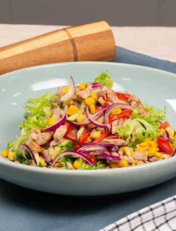 Салат с жареной свининой – пошаговый рецепт