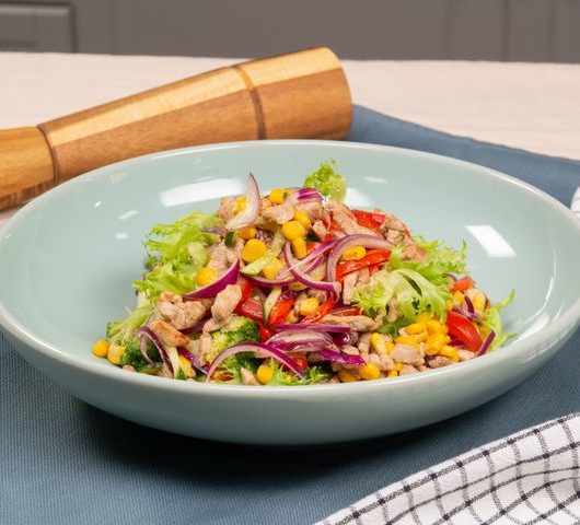 Салат с жареной свининой – пошаговый рецепт