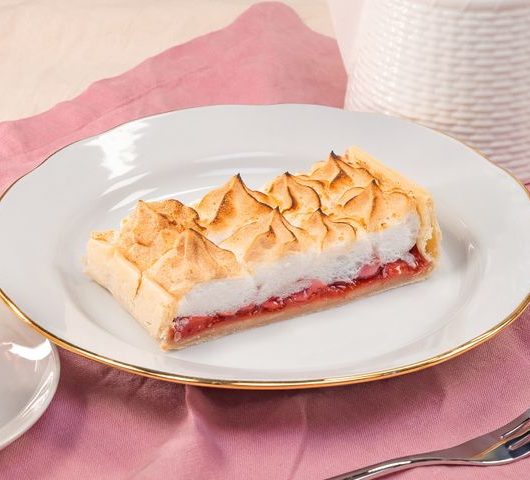Пирог с клубникой и безе – пошаговый рецепт
