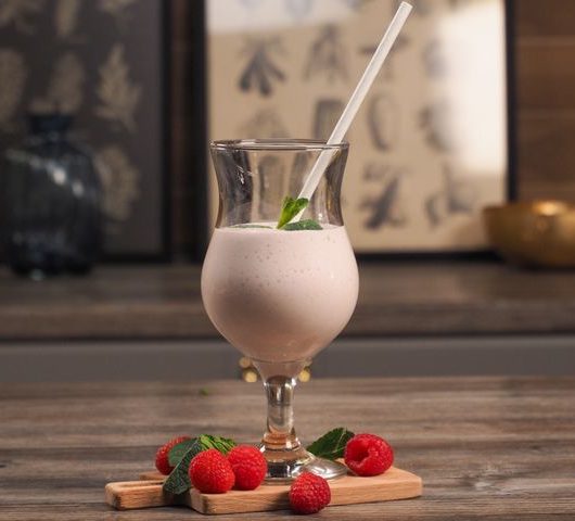 Молочный коктейль с малиной – пошаговый рецепт