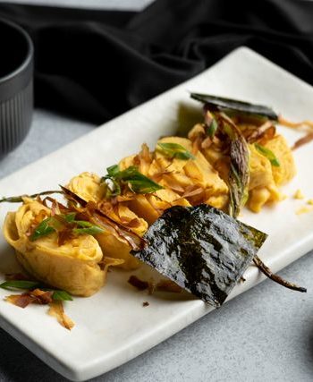 Японский омлет тамагояки с рисовым вином и соевым соусом – пошаговый рецепт
