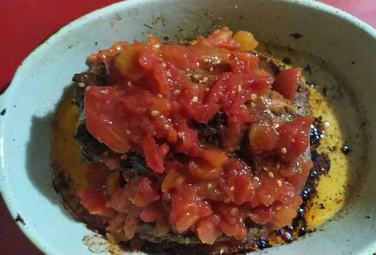 Насыщенная буженина под помидорным соусом – пошаговый рецепт