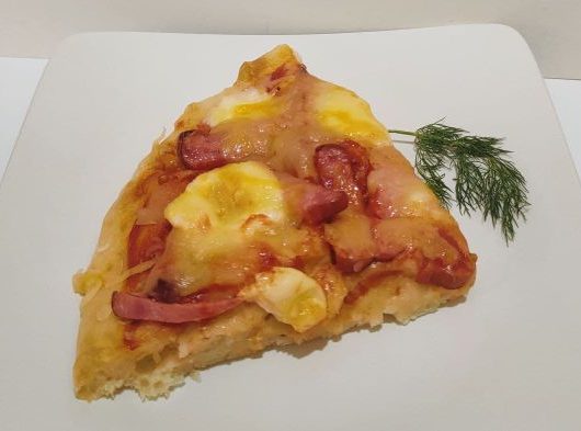 Пикантная пицца с копченостями и моцареллой – пошаговый рецепт