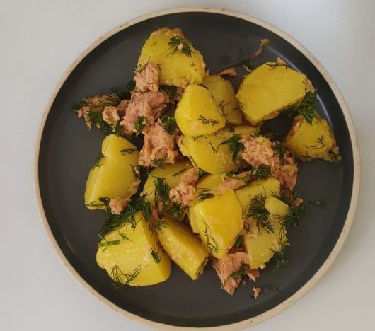 Нежный салат с тунцом и картофелем