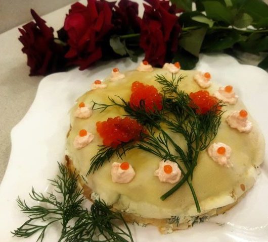 Блинный торт с сыром и лососем – пошаговый рецепт