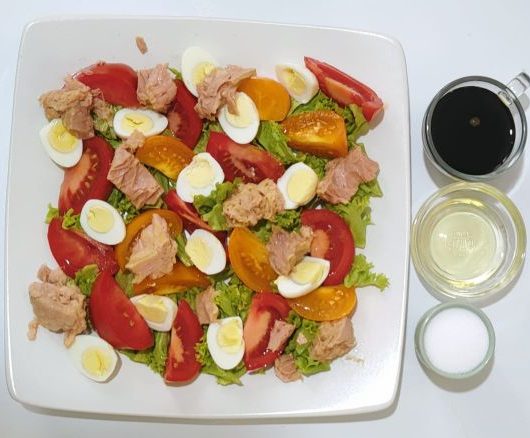 Аппетитный салат с тунцом – пошаговый рецепт