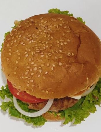 Ароматные гамбургеры со свиной котлетой и сыром – пошаговый рецепт