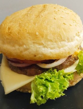 Пикантный гамбургер с сыром и мясом – пошаговый рецепт