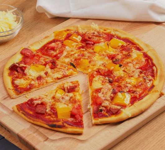 Пицца с сервелатом и сыром на майонезе – пошаговый рецепт