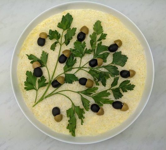 Оригинальный салат из копченой скумбрии с овощами и грибами – пошаговый рецепт