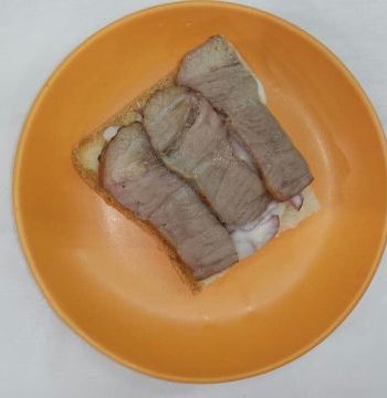 Сытный бутерброд со свининой – пошаговый рецепт