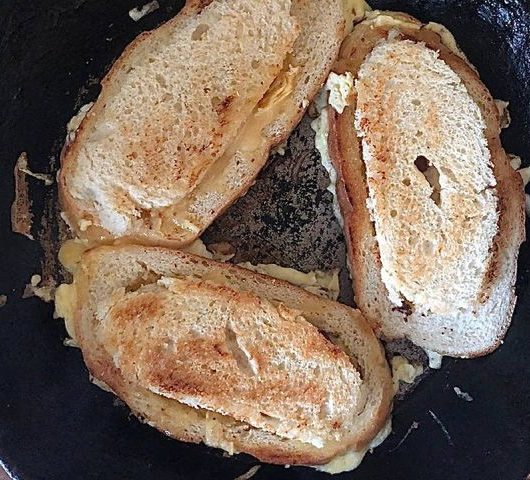 Необычные горячие бутерброды в хлебе – пошаговый рецепт