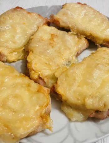 Свинина под сырной шалью в духовке – пошаговый рецепт