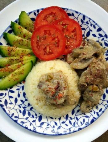 Насыщенная куриная печень с грибами и беконом – пошаговый рецепт