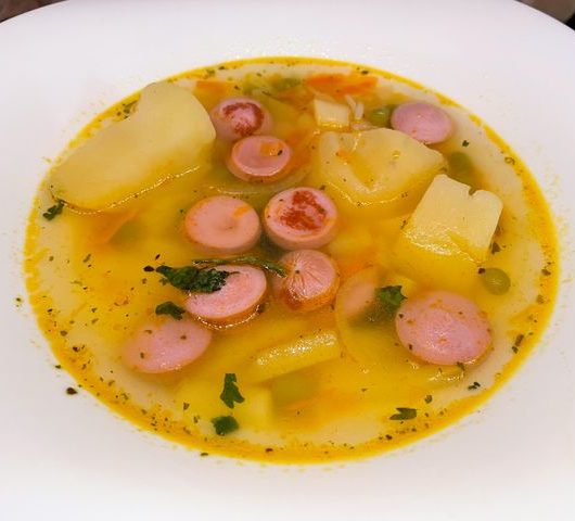 Простой суп с сосисками