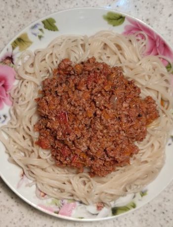 Спагетти с соусом болоньезе