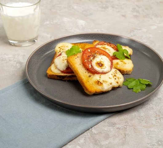 Тост с сыром моцарелла-мини – пошаговый рецепт